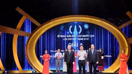 Mainstream journalistic works honoured on Revolutionary Press Day