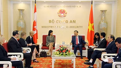 Minister To Lam receives Canadian Ambassador