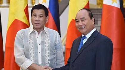 Philippine President meets Vietnamese PM, concludes visit