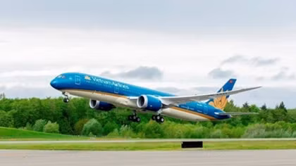 Vietnam Airlines wins big at World Travel Awards