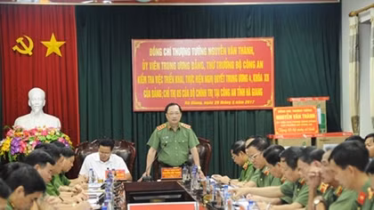 Deputy Minister Nguyen Van Thanh works with Ha Giang Provincial Police 
