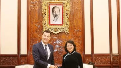 Vice President vows support for Manulife Financial Corp
