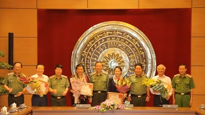 National Assembly Chairwoman works with Central Party Committee of Public Security