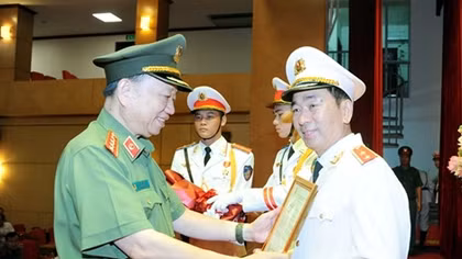 Public Security Deputy Minister Tran Quoc To promoted to Lieutenant General