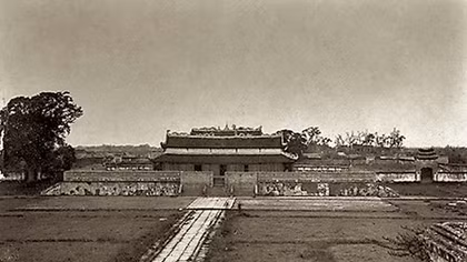 Valuable vestiges discovered in Thang Long Royal Citadel 