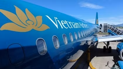 All commercial flights to Vietnam be suspended, says PM