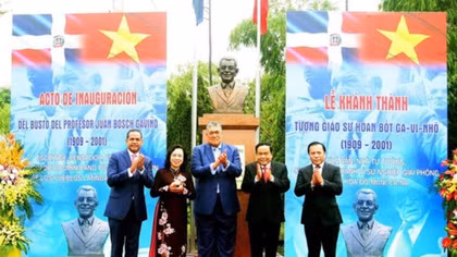Bust of first Dominican President inaugurated in Hanoi