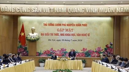 PM pledges favourable conditions for development of intellectuals