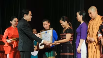 Vietnam Women's Union honors 150 typical individuals 