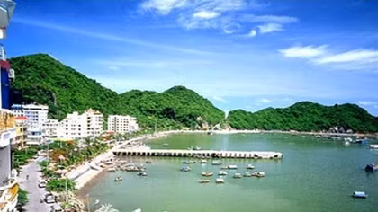Quang Ninh develops local tourism brand