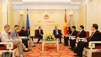 Minister To Lam receives EU Ambassador 