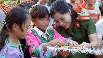 People’s Police Academy organizes full moon festival for upland children 