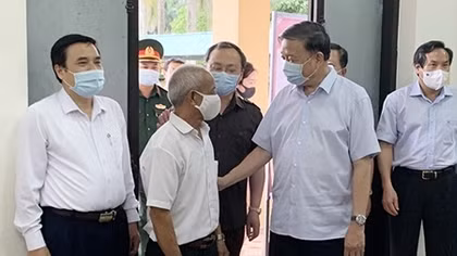 General To Lam meets Hung Yen voters