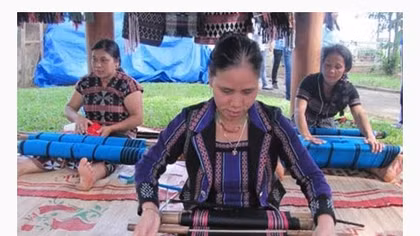 “Zeng” weaving becomes national intangible cultural heritage