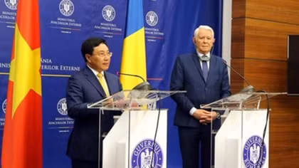 Deputy Prime Minister Pham Binh Minh visits Romania