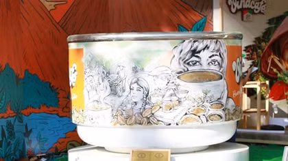  Dak Lak museum receives the world’s largest coffee cup 