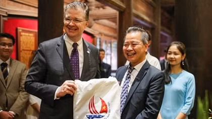 US Ambassador Daniel Kritenbrink visits first Vietnamese University