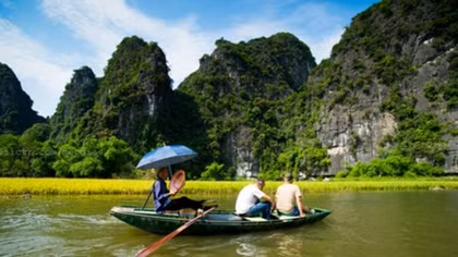 Vietnam extends e-visa policy for foreign tourists until 2021