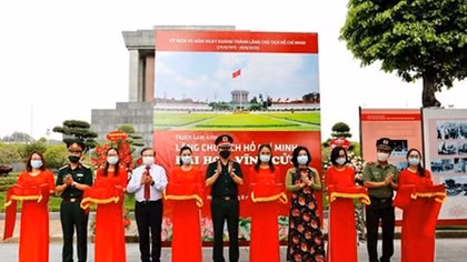 Photo exhibition spotlights President Ho Chi Minh Mausoleum