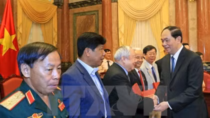 President meets former volunteer soldiers in Cambodia
