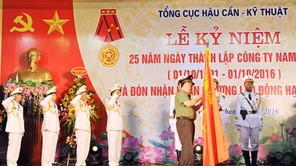 Nam Trieu receives First class Labour Order 