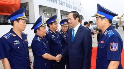 President Tran Dai Quang pays pre-Tet visit to Coast Guard Zone 3