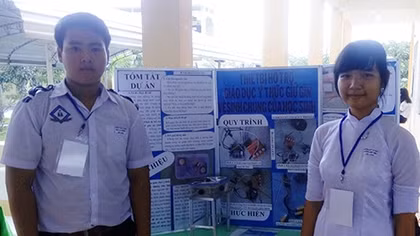 Rubbish detecting device invented by two high school students