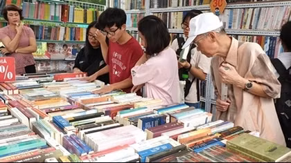 "Hanoi - The City for Peace" book festival opens 