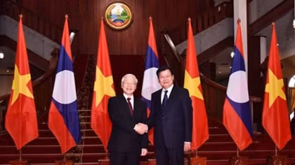 Top Vietnamese leader seeks stronger relations with Laos