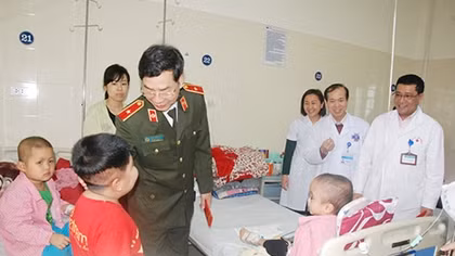 PSN and donors present over VND 10 billion to needy people under "Tet for needy people 2019"