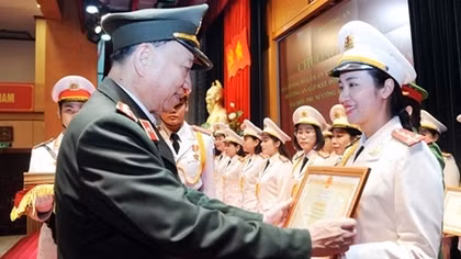 Outstanding public security female officers honored