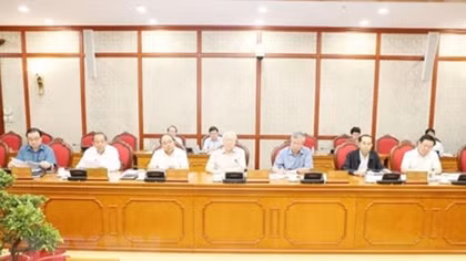 Politburo mulls schemes to be submitted to Party Central Committee’s 8th meeting