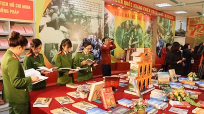 Exhibition “Living Forever with the Capital” opens in Hanoi