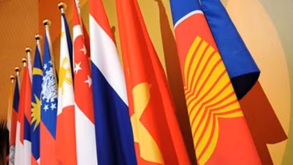 ASEAN looks towards stronger group