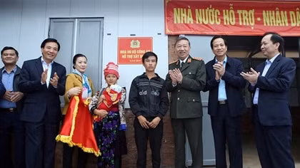 Smiles in Muong Nhe 