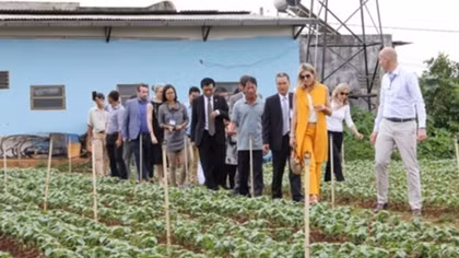 Dutch Queen visits farmers, businesses in Lam Dong