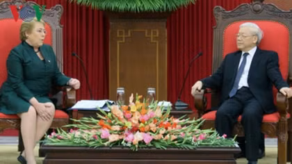 Party leader hosts Chilean President