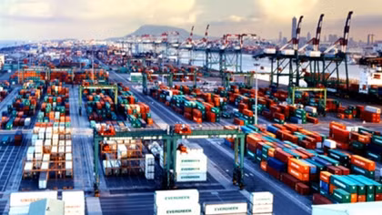 Vietnam opens up logistics sector to foreign companies