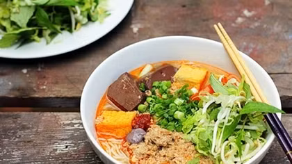 "Traveller" names three Vietnamese treats among top dishes