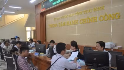 PM urges stronger efforts to build e-Government