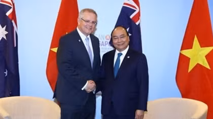 ASEAN Summit: PM Phuc meets with Australian counterpart