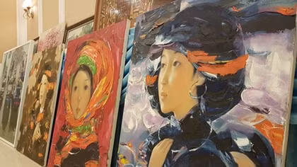 100 art pieces donated to Vietnamese re-offices in foreign countries 