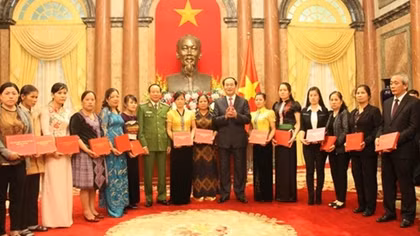 Whole political system and people should participate in drug prevention and control: President 