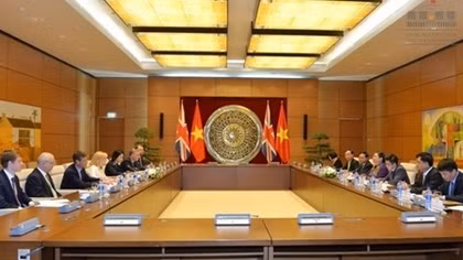 Vietnam, UK look to boost legislative links