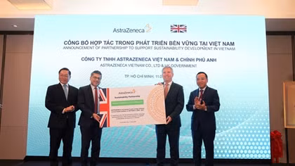 UK government and AstraZeneca Vietnam donate solar energy systems to local health facilities 