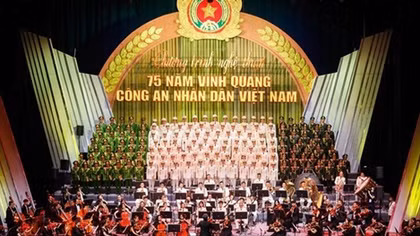 "75 glorious years of the Vietnam Public Security Forces" art programme held 