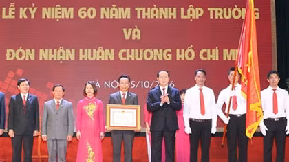 President urges HUST to reform administration