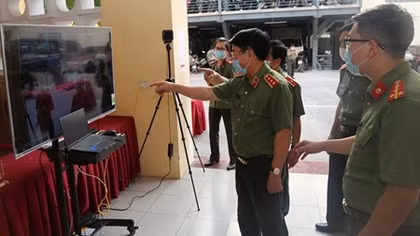 Deputy Minister Bui Van Nam inspects preparation for election at Polling Station No. 7