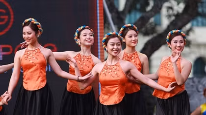 Singapore Festival attracts thousands Hanoians