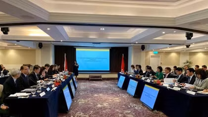 Vietnam, Singapore boost cooperation in innovation, technology